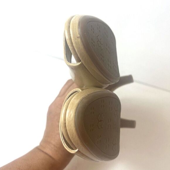 Naturalizer Womens 7M Pumps Beige Glossy Faux Leather Slip On Low Heels Peep Toe - Picture 7 of 14